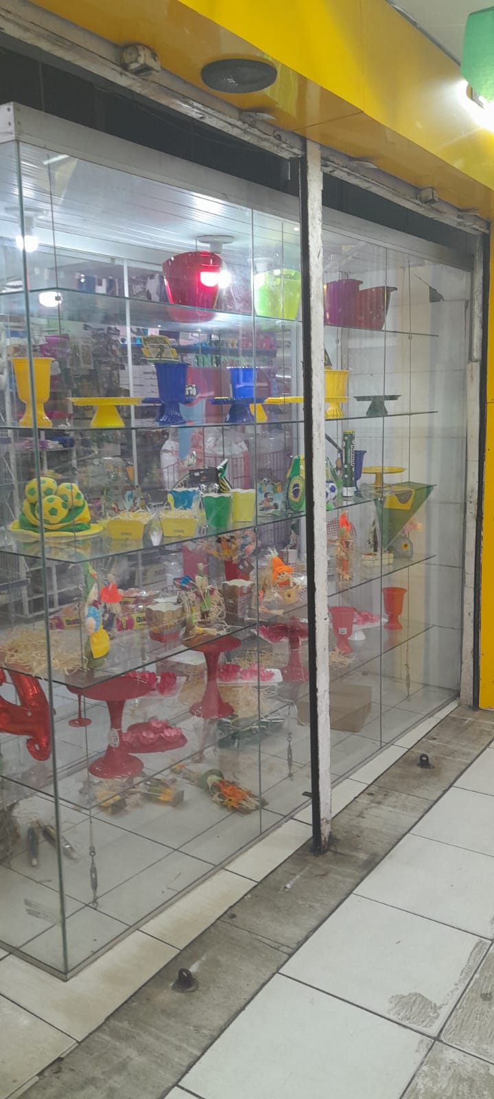 Vitrine do Super Bazar do Valter